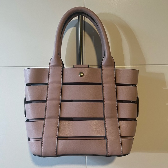 Soft Pink bag with crossbody strap - Picture 4 of 15